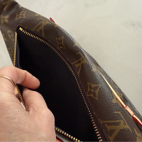 Brown flower Monogram Women's crossbody bag - Picture 3 of 12